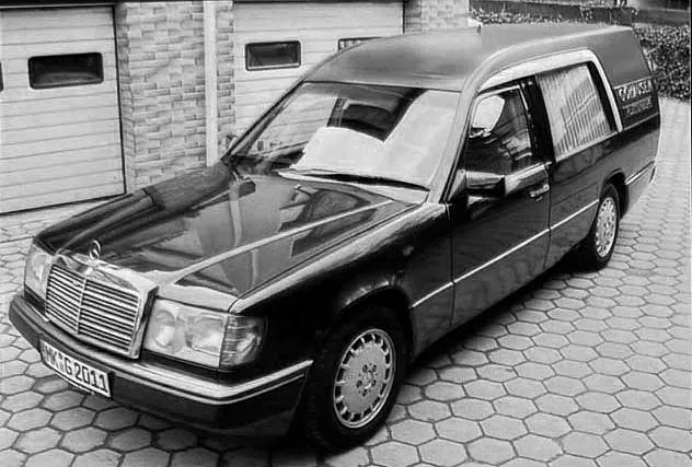 Die Historie unserer Bestattungsfahrzeuge – Göhausen & Co. GmbH